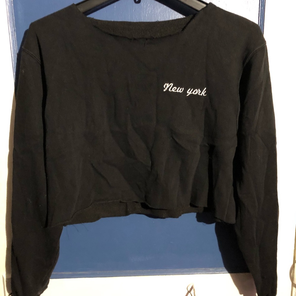 Woman’s New York Long sleeve distressed crop top